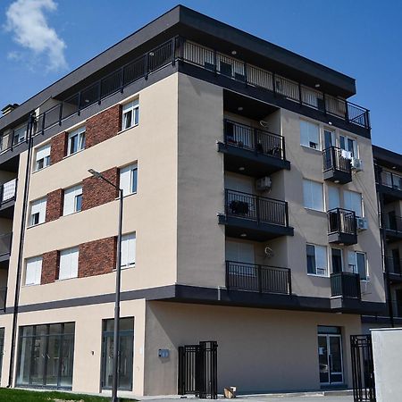 Crown Apartment 3 苏博蒂察 外观 照片